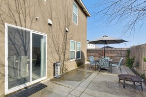 تناول الطعام بالخارج