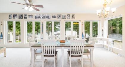 Lakefront View, 5BR, PET-Friendly, Firepit, Dock, Games, Up to 14