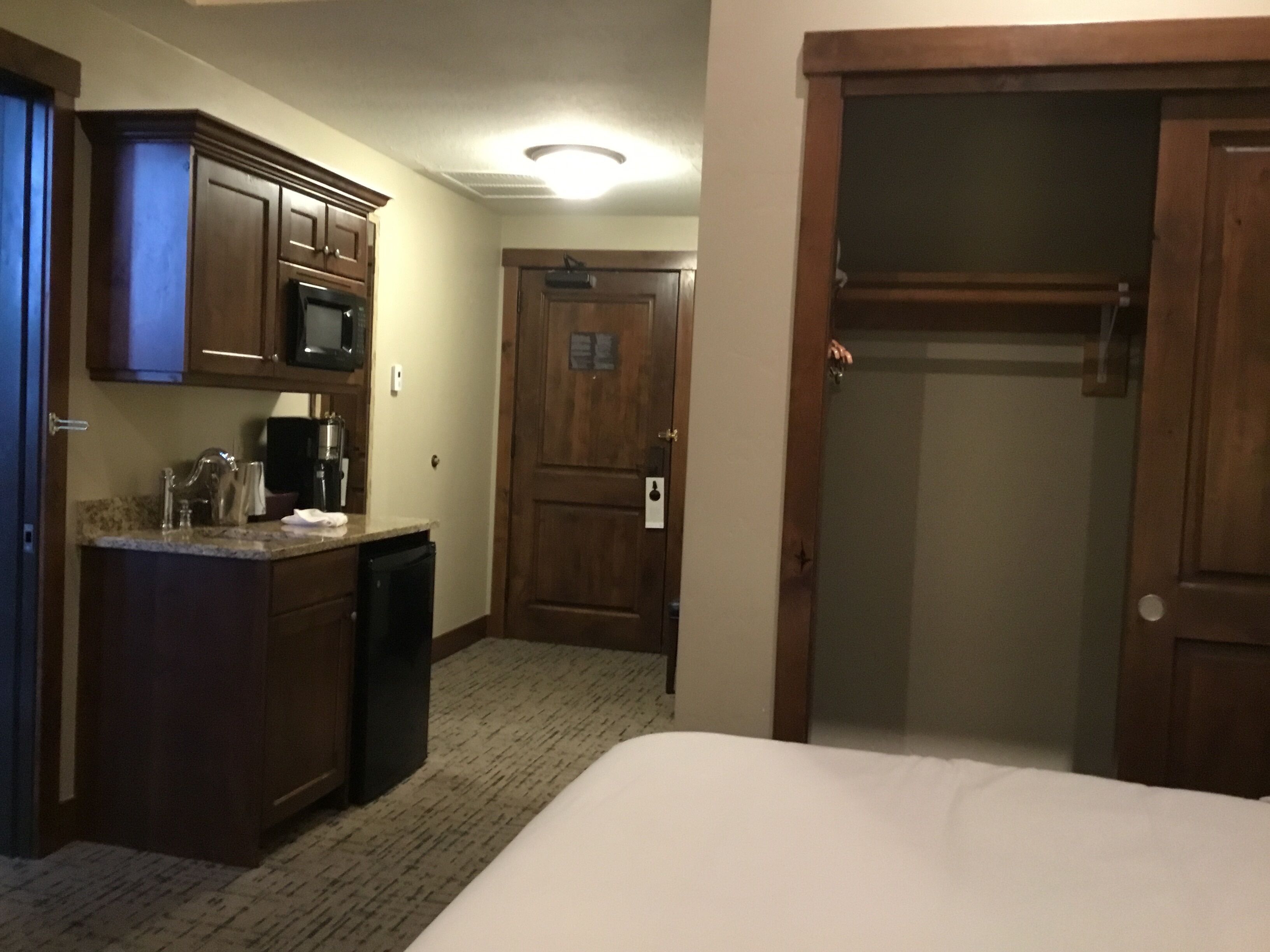 1 bedroom, desk, WiFi, bed sheets