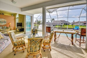 TV, books, music library, stereo - Waterfront Palm Coast Vacation Rental w/ Pool! (Palm Coast)