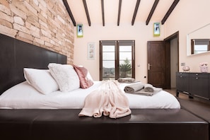 2 makuuhuonetta, silitysrauta/-lauta, ilmainen Wi-Fi