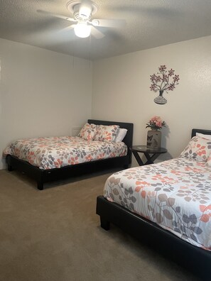 2 habitaciones, tabla de planchar con plancha, wifi y ropa de cama 