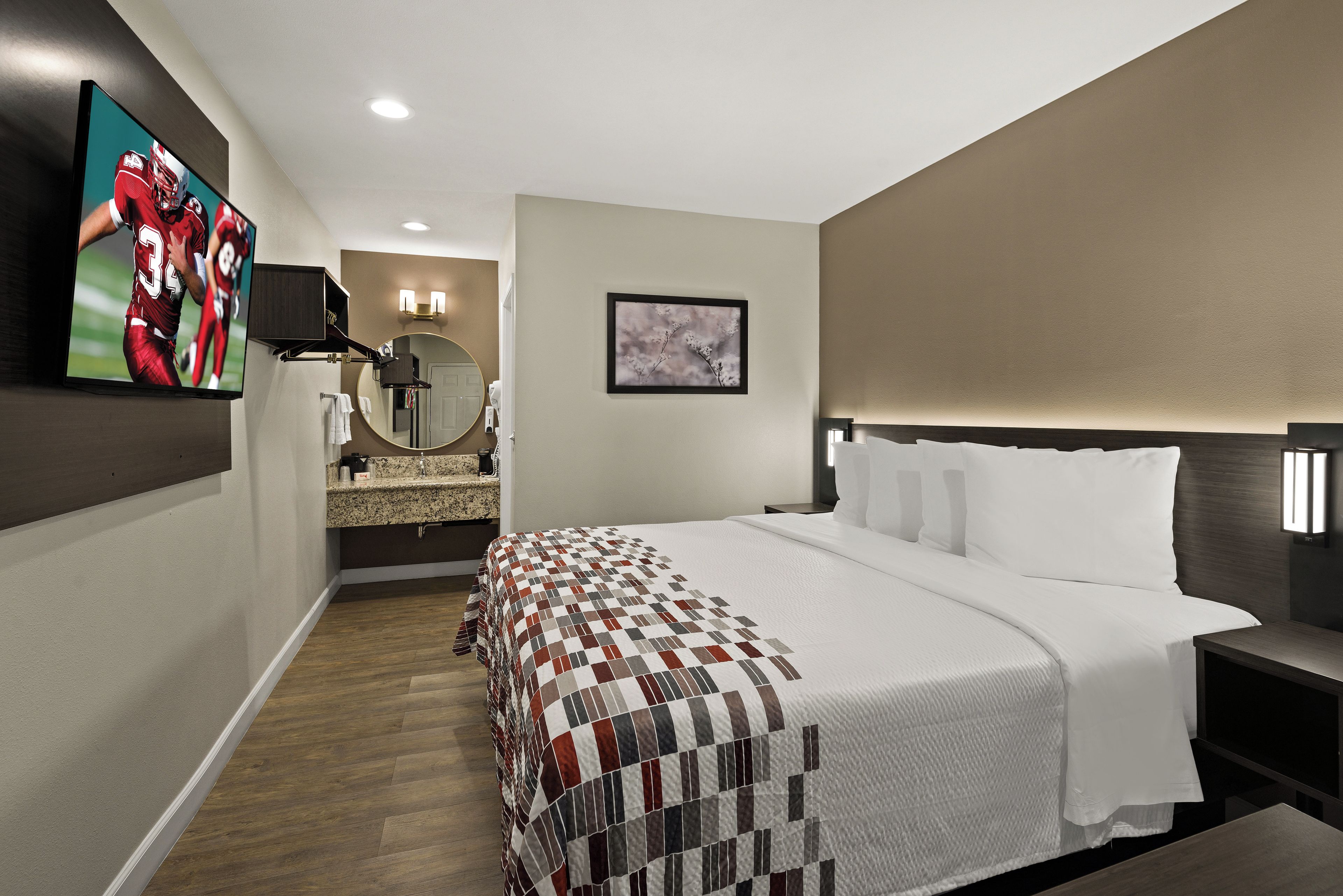 Superior Room, 1 King Bed, Non Smoking | Desk, laptop workspace, WiFi (free), bed sheets