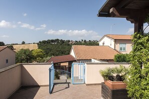 Property grounds - M310 - Marcelli, three-room apartment with terrace convenient to services (Marcelli)