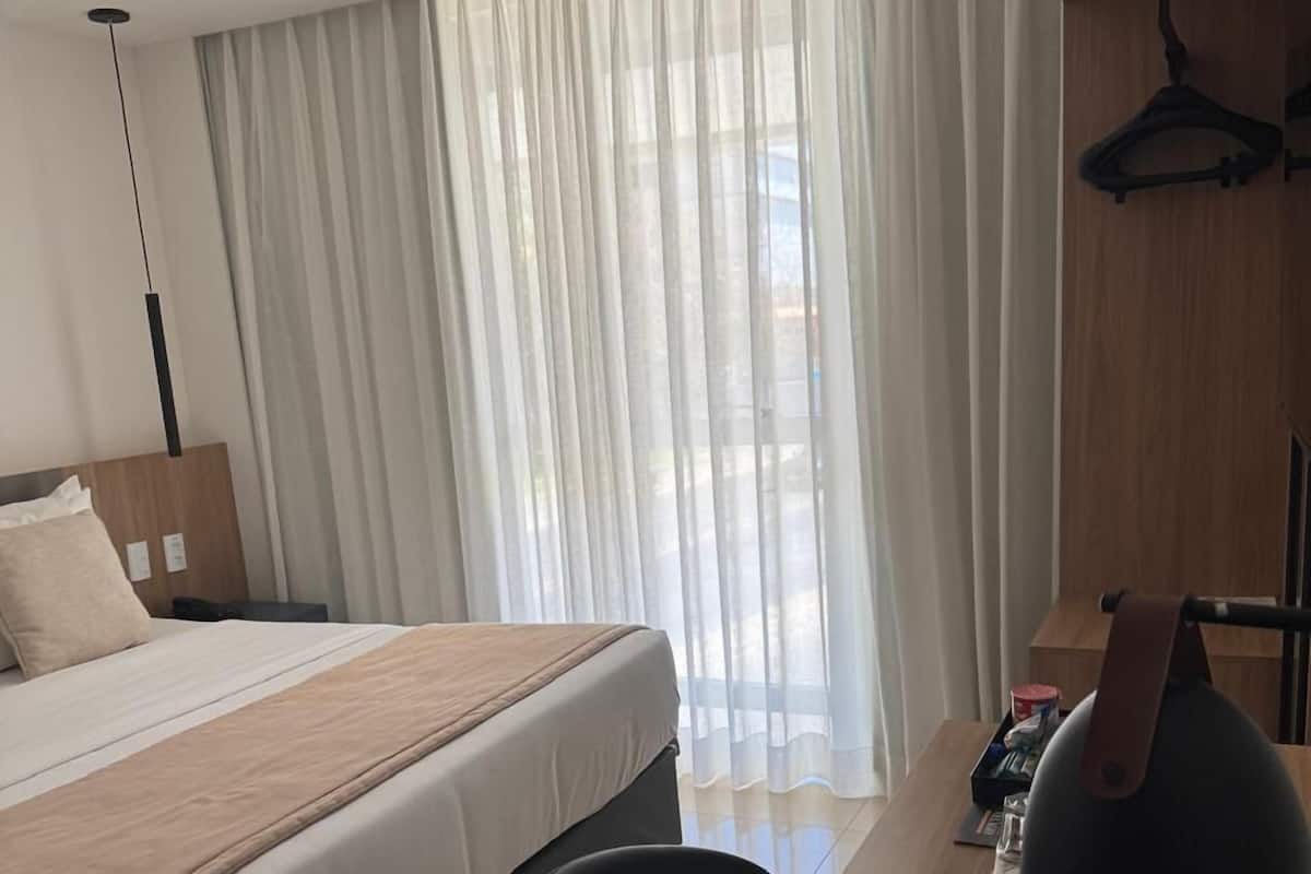 Soundproofing, free WiFi, bed sheets