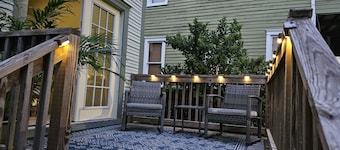 Sugar Magnolia House-Romantic Historic Home