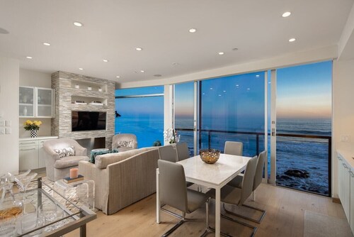 This house is a 3 bedroom(s), 2.5 bathrooms, located in Malibu, CA.