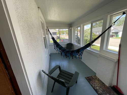 Cozy home minutes from downtown and close to the Big Horn Mountains.