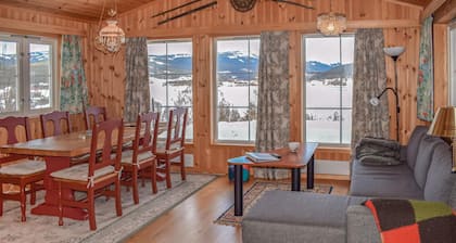 Gorgeous home in Noresund with WiFi