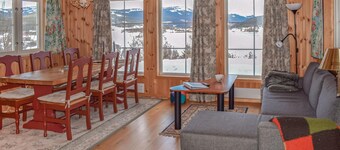 Gorgeous home in Noresund with WiFi