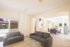 Villa, 3 habitaciones, piscina privada, vistas al jardín | Interior