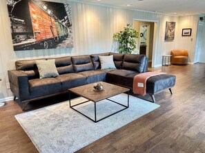 Loft, 3 Bedrooms, Accessible, Patio | Living room