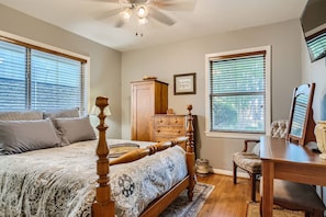 House, 3 Bedrooms, Accessible, Private Pool - The Whimsical House Of Narnia (Houston)