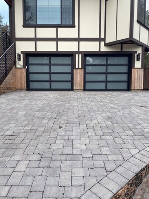 Property grounds - Beautiful Japanese Pagoda (Bend)