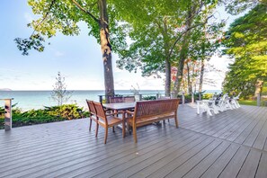 Outdoor dining - Lake Michigan Quiet Retreat Sunsets  Near Leland (Lake Leelanau)