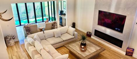 Smart TV, caminetto, videogiochi, monitor per computer