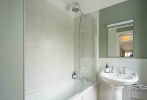 Superior-Doppel- oder -Zweibettzimmer | Badezimmer