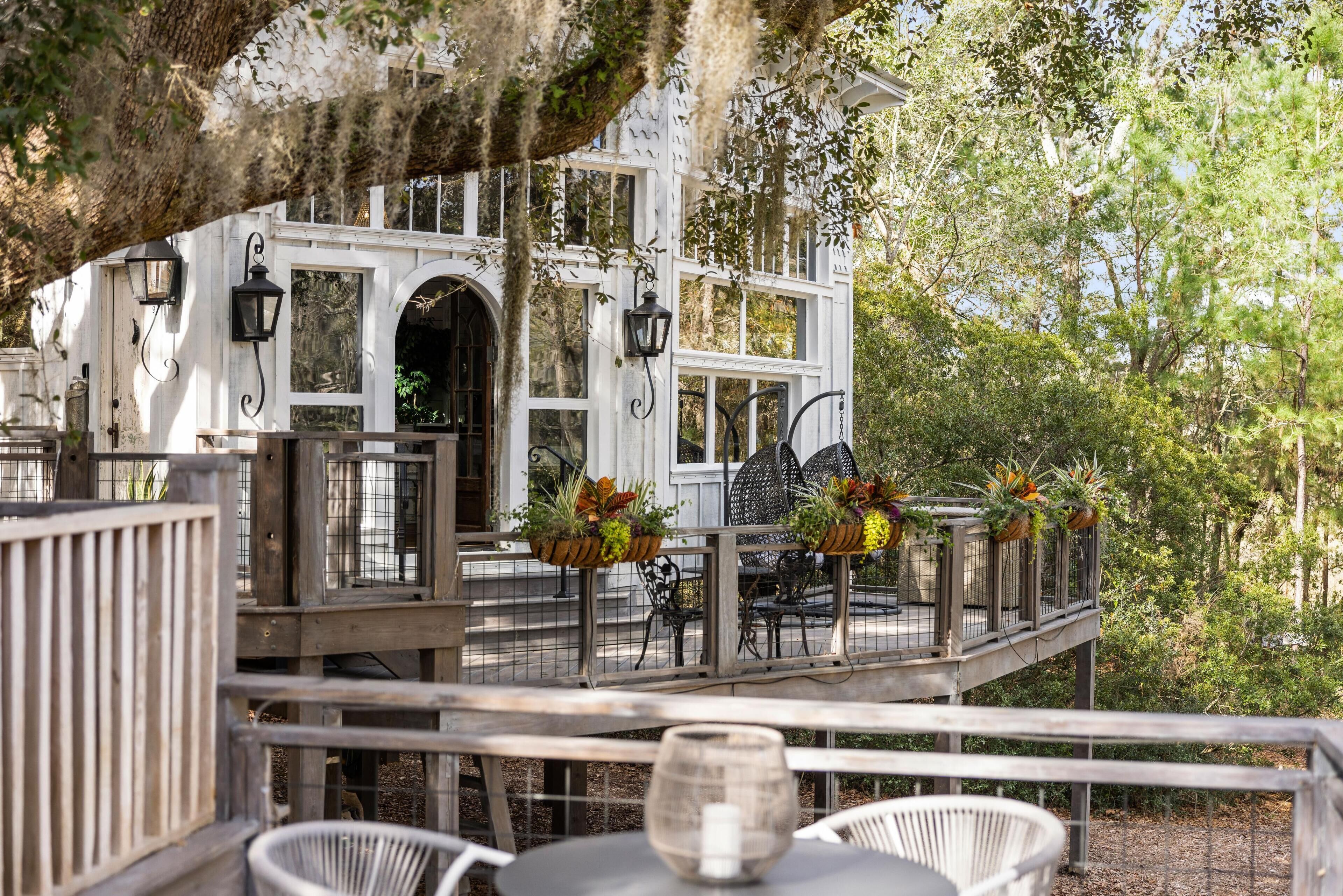 New Listing! Treehouse Away From It All, Romantic Retreat
