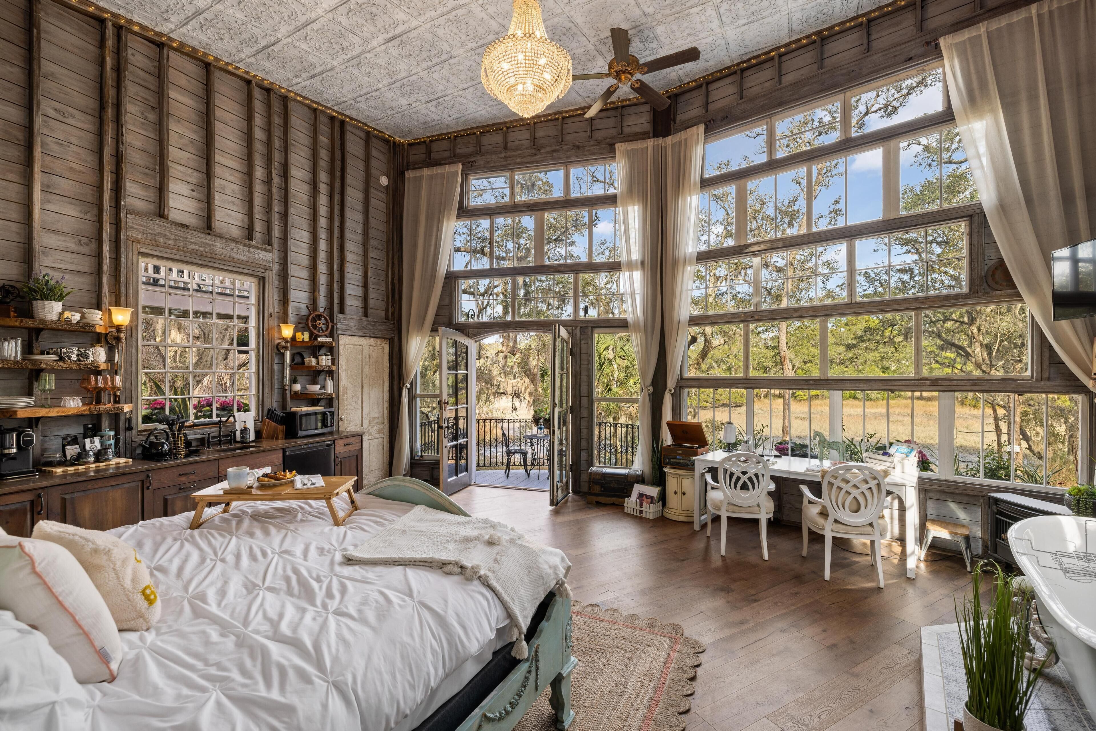 New Listing! Cozy Treehouse, Away From It All