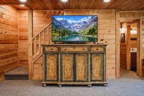 Interior - Hidden Lake Lodge: Lake + 30 Acres Hocking Hills (Logan)