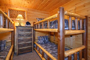 5 bedrooms, free WiFi, bed sheets - Hidden Lake Lodge: Lake + 30 Acres Hocking Hills (Logan)