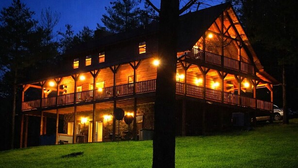 Exterior - Hidden Lake Lodge: Lake + 30 Acres Hocking Hills (Logan)