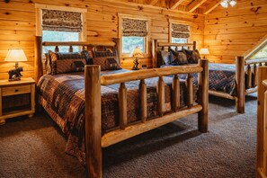 6 bedrooms, WiFi (free), bed sheets - Hidden Lake Lodge: Lake + 30 Acres Hocking Hills (Logan)