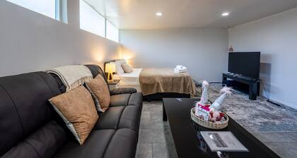 Clean City Studio near DTLA w/ Private Yard & FREE Parking