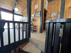 Interior - Classic Chalet on free shuttle route-fireplace, hot tub and sauna.
5 Bedrooms (Snowmass Village)