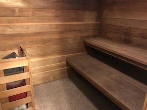 Sauna - Classic Chalet on free shuttle route-fireplace, hot tub and sauna.
5 Bedrooms (Snowmass Village)