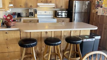 冰箱、微波炉、烤箱、炉灶