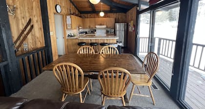 Classic Chalet on free shuttle route-fireplace, hot tub and sauna.
5 Bedrooms