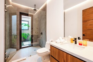 Shower, hair dryer, towels - Exotic Villa with Private Pool, 10-Min Walk to Surf, Town and Beach with Beach Club Access! (Tamarindo)
