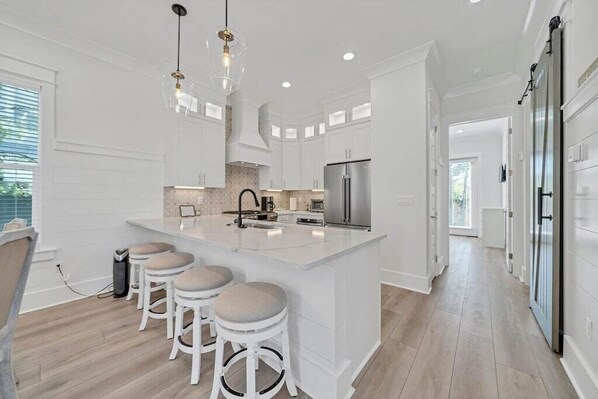 Fridge, microwave, oven, stovetop - Spacious BRAND NEW Blue Mountain home/ pool + Golf Cart & Bikes. 5 mins to beach (Santa Rosa Beach)