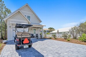 Terrace/patio - Spacious BRAND NEW Blue Mountain home/ pool + Golf Cart & Bikes. 5 mins to beach (Santa Rosa Beach)