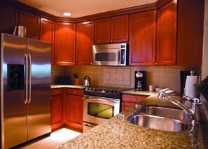 ثلاجة، ميكروويف، فرن، موقد طهي مسطح