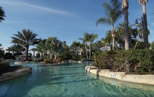 حمّام سباحة خارجي، حمّام سباحة مُدفَّأ