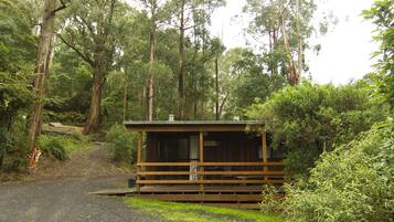 Rosella Cabin | Garden view