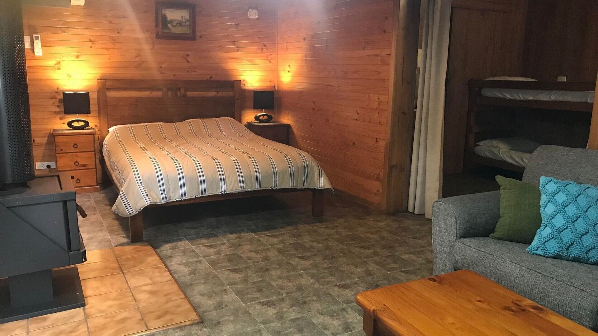 Cabaña económica | Decoración personalizada, muebles diferentes y wifi gratis 