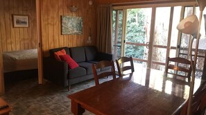 Traditional-Ferienhütte | Wohnbereich