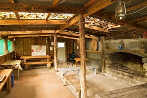 Mini-fridge, microwave, stovetop, electric kettle - Tarra Valley Retreat (Tarra Valley)