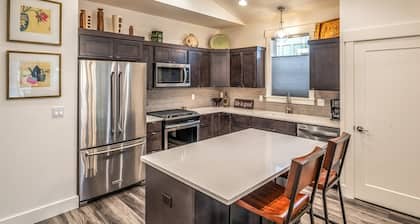 Fairway Retreat with Hot Tub on the Golf Course