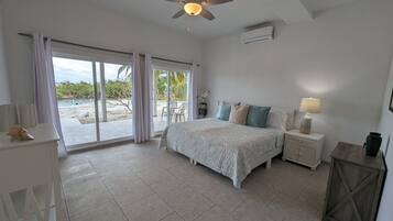 4 makuuhuonetta, työpöytä, silitysrauta/-lauta, vauvan matkasänky