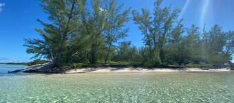 5 Star Waterfront Villa, Beach, Dock & Boat Rental