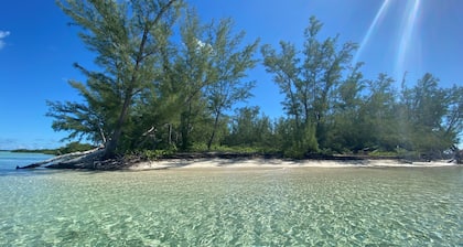 5 Star Waterfront Villa, Beach, Dock & Boat Rental