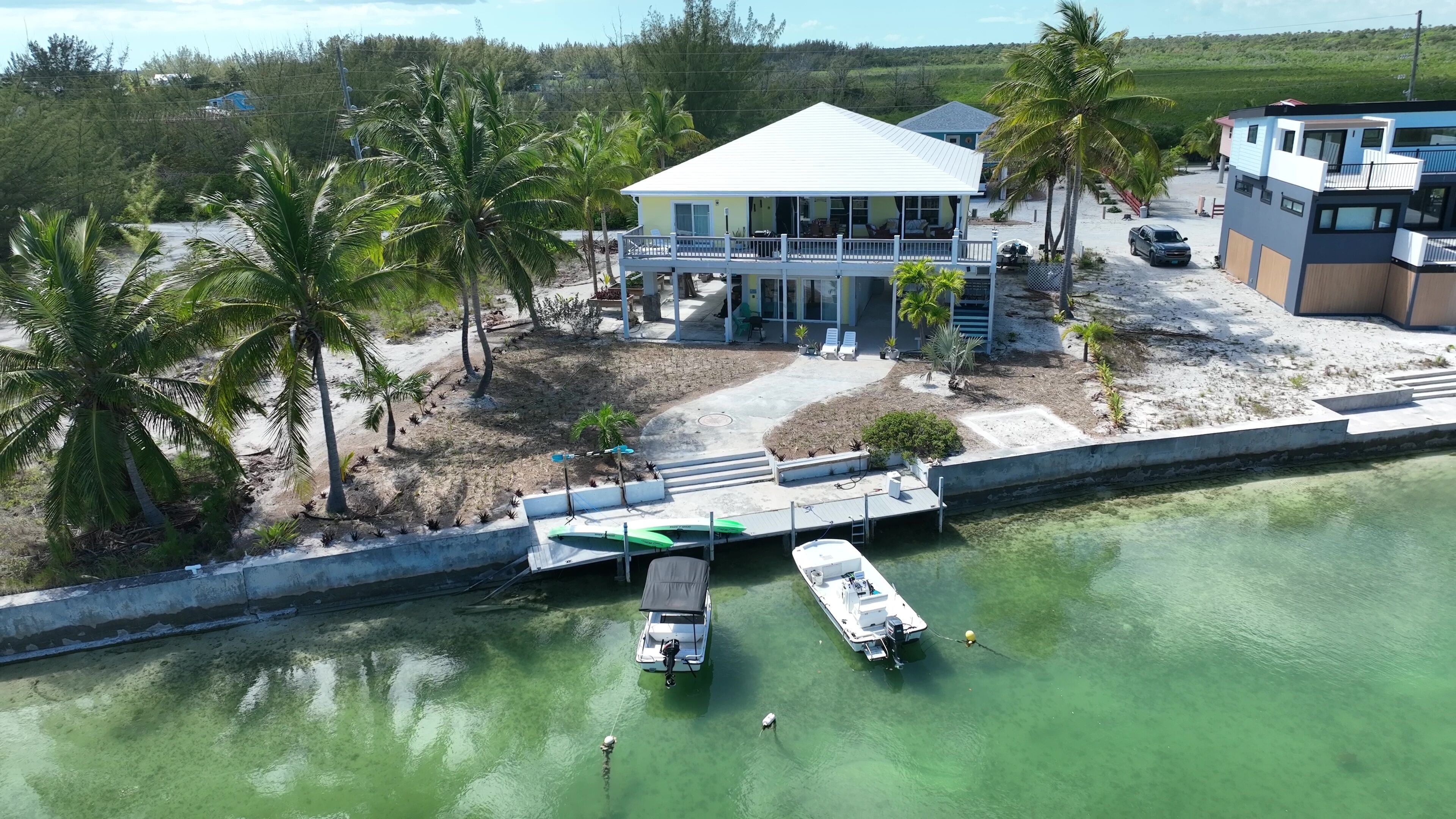 المنشأة من الخارج