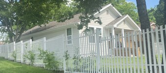 StockYards! Less than 4 minutes-Sleeps 8-Lee House, TCU close by
