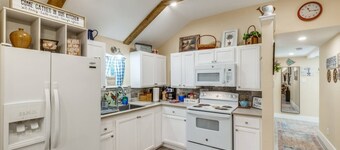 StockYards! Less than 4 minutes-Sleeps 8-Lee House, TCU close by