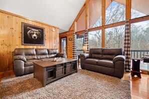 Smart TV, caminetto, videogiochi, lettore DVD