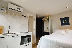 Superior Studio | Desk, free WiFi, bed sheets - Apê Metrô Paulista (São Paulo)